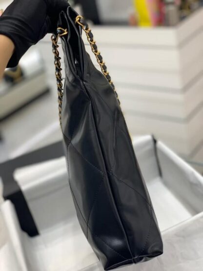 Naedine B CC 22 Black Medium Handbag - Image 3